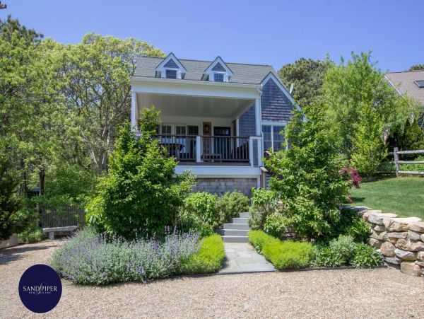 Cape Cod Home 995376