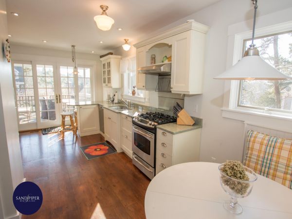 Cape Cod Home 995376
