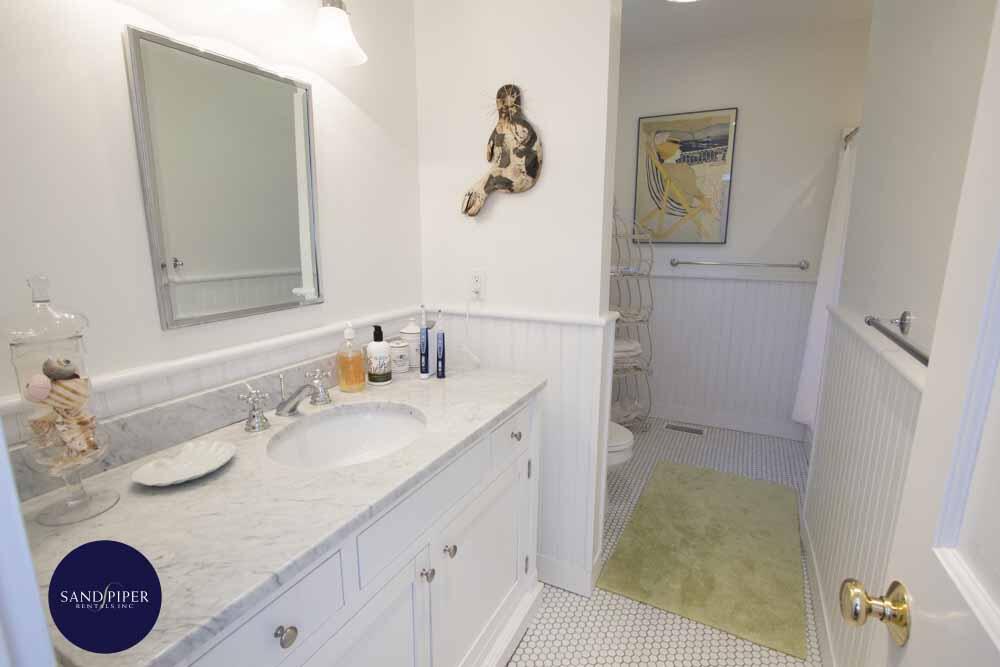 Cape Cod Home 995376