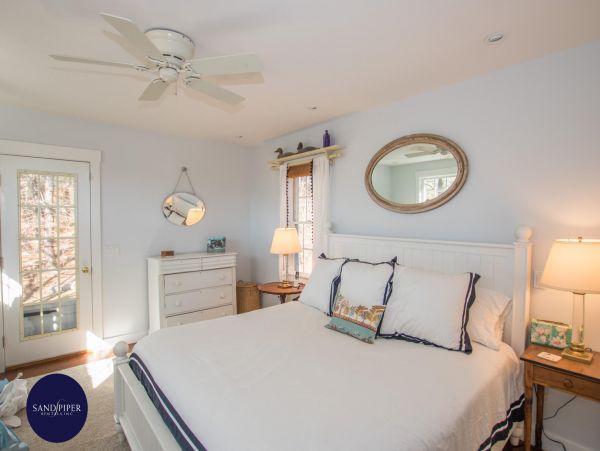 Cape Cod Home 995376