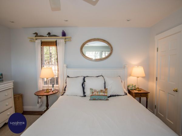 Cape Cod Home 995376
