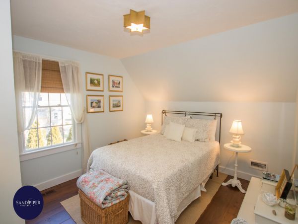 Cape Cod Home 995376