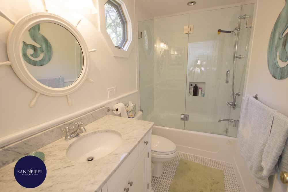 Cape Cod Home 995376