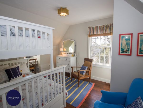 Cape Cod Home 995376