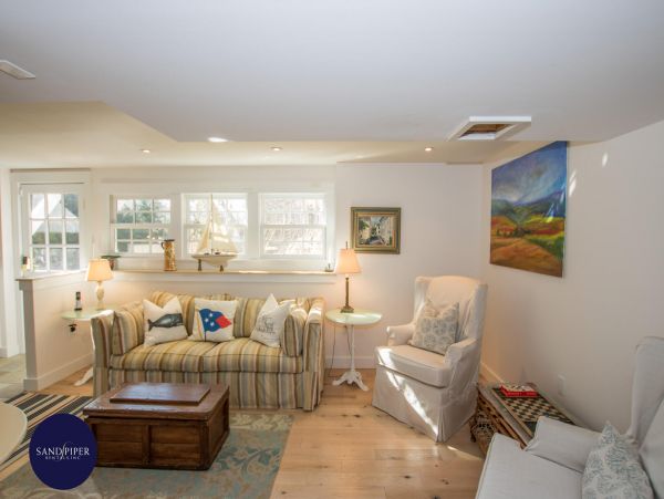 Cape Cod Home 995376
