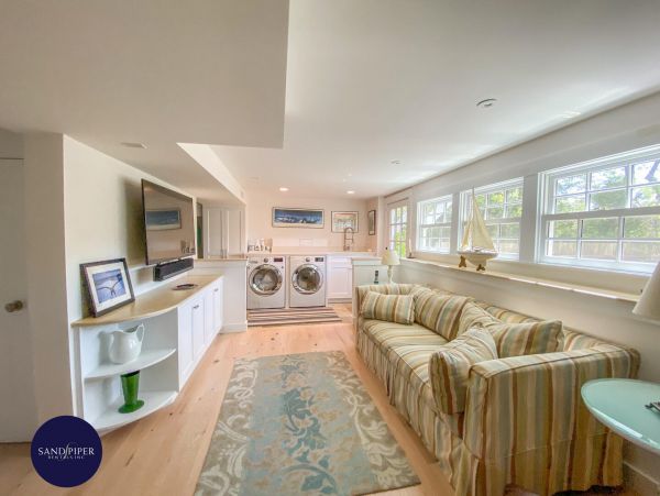 Cape Cod Home 995376