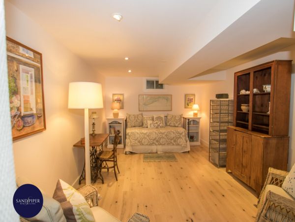 Cape Cod Home 995376