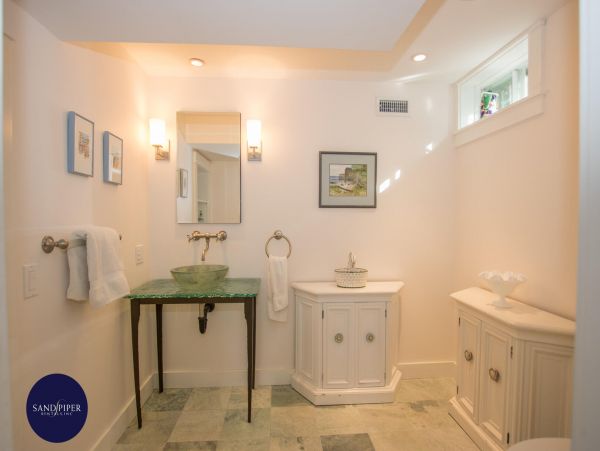 Cape Cod Home 995376