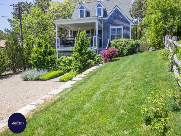 Cape Cod Home 995376