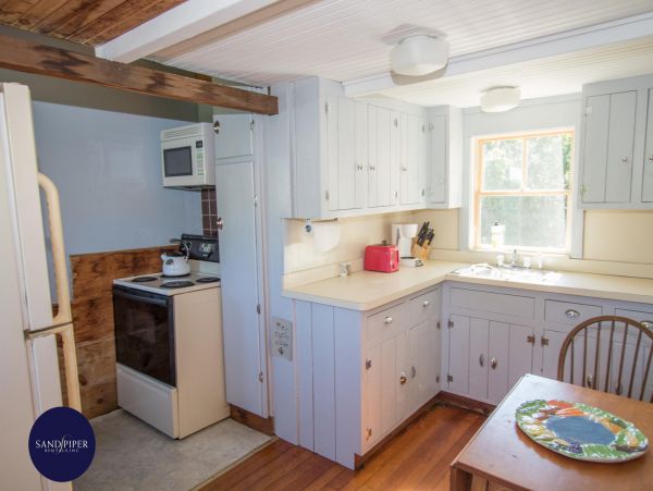 Cape Cod Home 995377