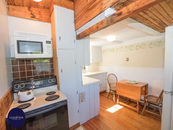 Cape Cod Home 995377