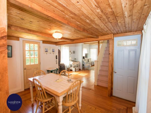 Cape Cod Home 995377