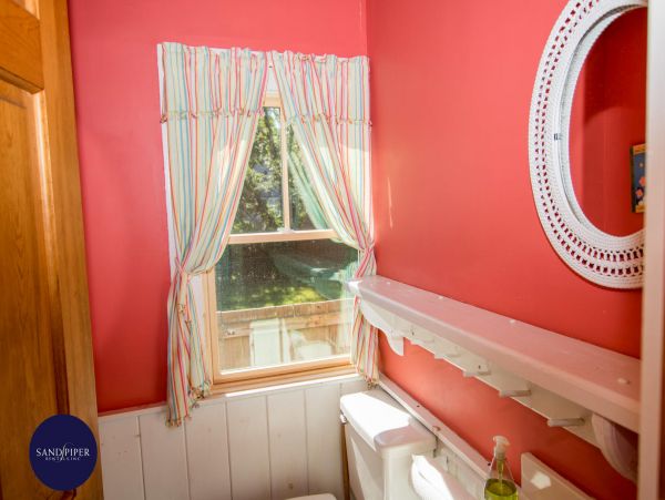 Cape Cod Home 995377