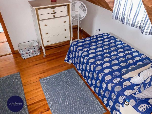 Cape Cod Home 995377