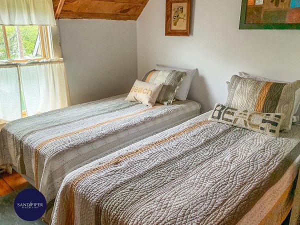Cape Cod Home 995377