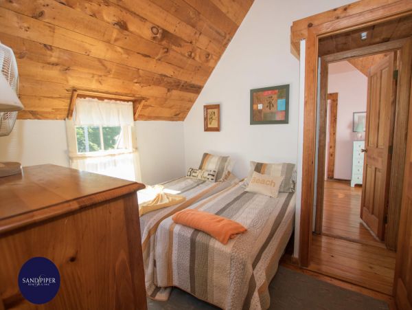 Cape Cod Home 995377