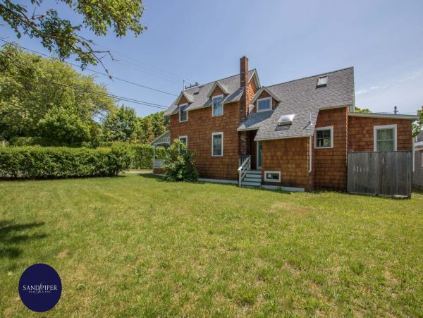 Cape Cod Home 995377