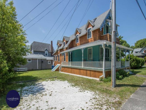 Cape Cod Home 995377