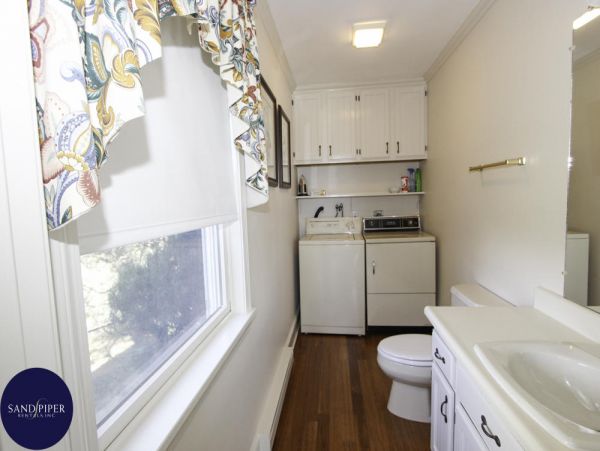 Cape Cod Home 995378