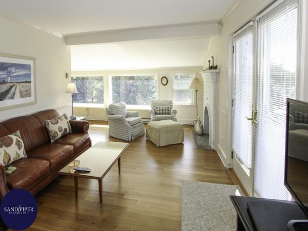 Cape Cod Home 995378