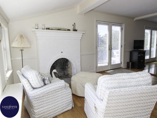 Cape Cod Home 995378