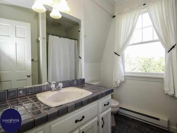 Cape Cod Home 995378
