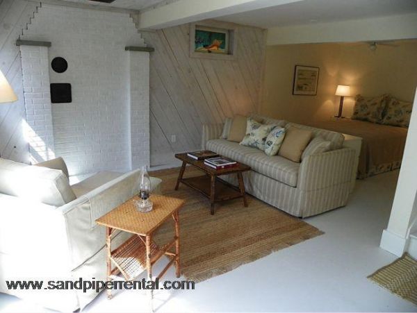 Cape Cod Home 995378