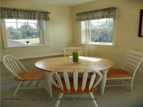 Cape Cod Home 995378