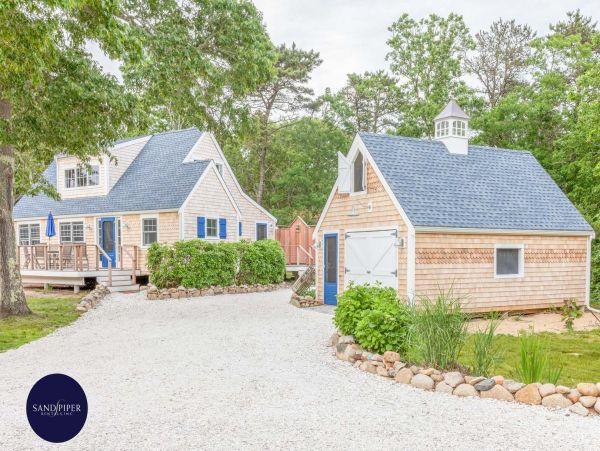 Cape Cod Home 995379
