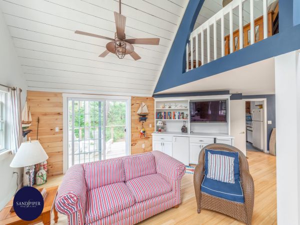 Cape Cod Home 995379