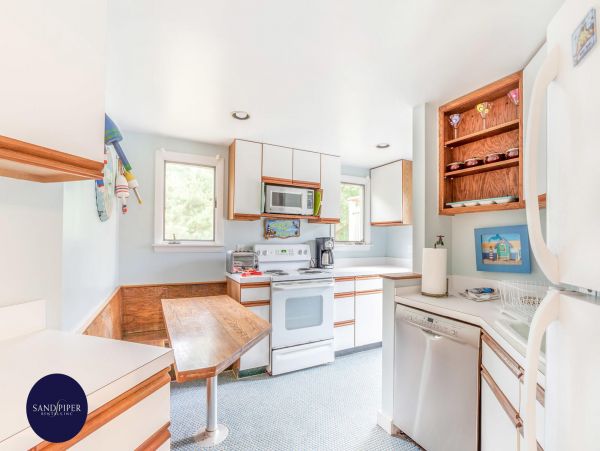 Cape Cod Home 995379