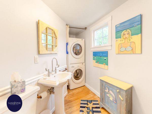 Cape Cod Home 995379