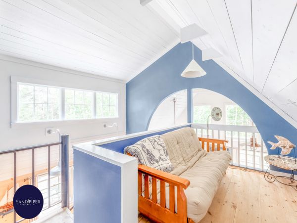 Cape Cod Home 995379