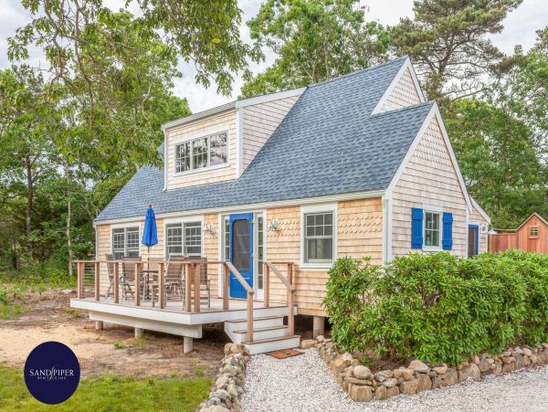 Cape Cod Home 995379