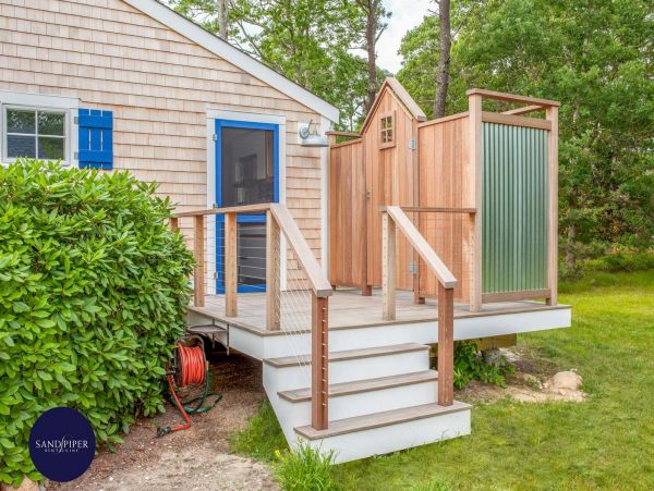 Cape Cod Home 995379