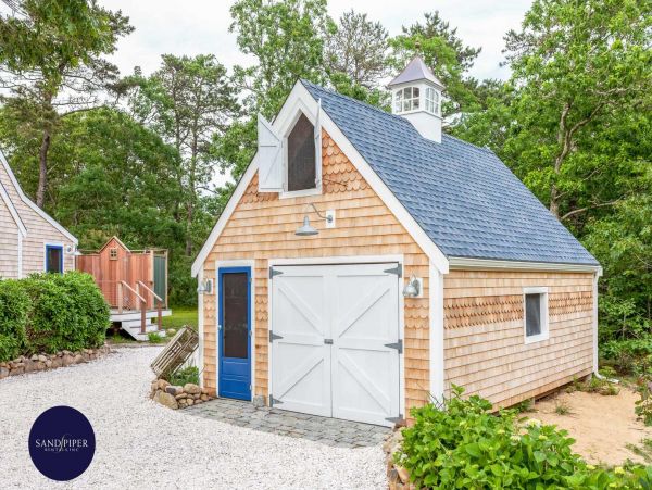Cape Cod Home 995379