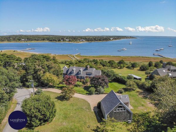Cape Cod Home 995380