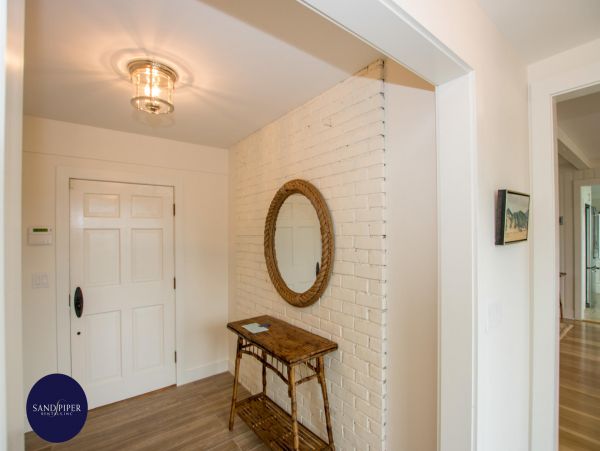 Cape Cod Home 995380