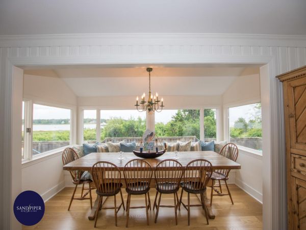 Cape Cod Home 995380