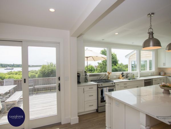 Cape Cod Home 995380