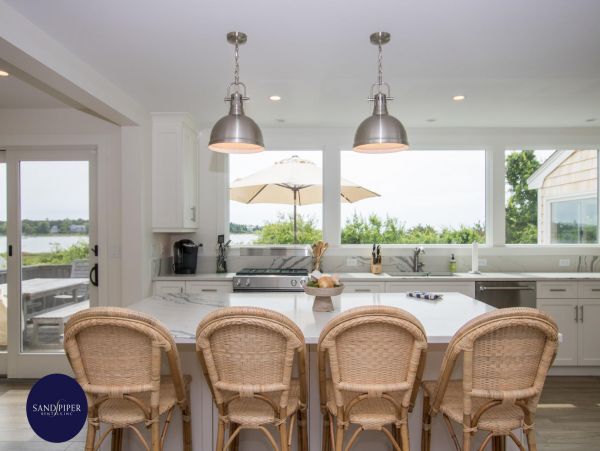 Cape Cod Home 995380