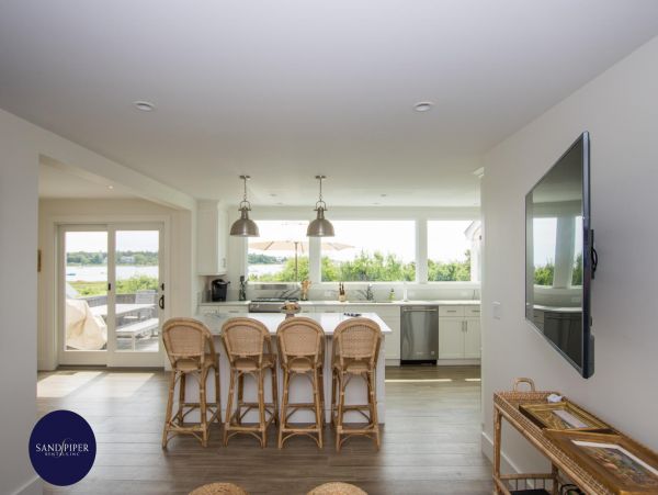 Cape Cod Home 995380