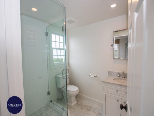 Cape Cod Home 995380