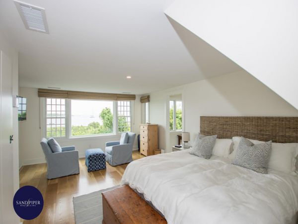 Cape Cod Home 995380