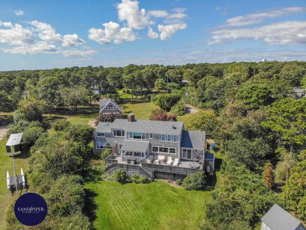 Cape Cod Home 995380