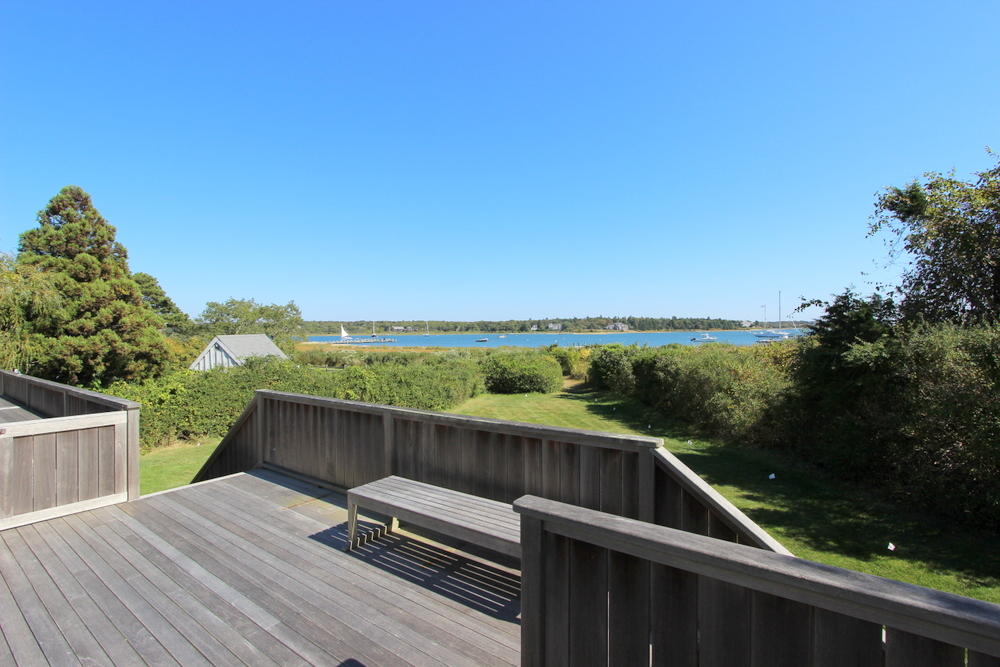 Cape Cod Home 995380