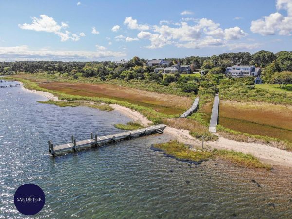 Cape Cod Home 995380