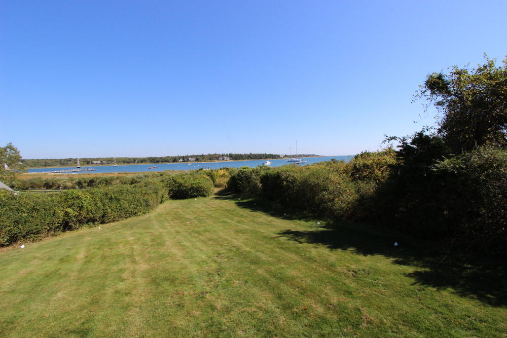 Cape Cod Home 995380