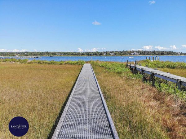 Cape Cod Home 995380