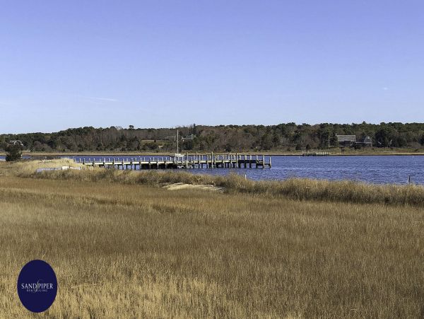Cape Cod Home 995380